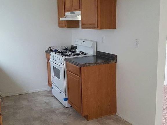 5th image of 70 Dakota Dr