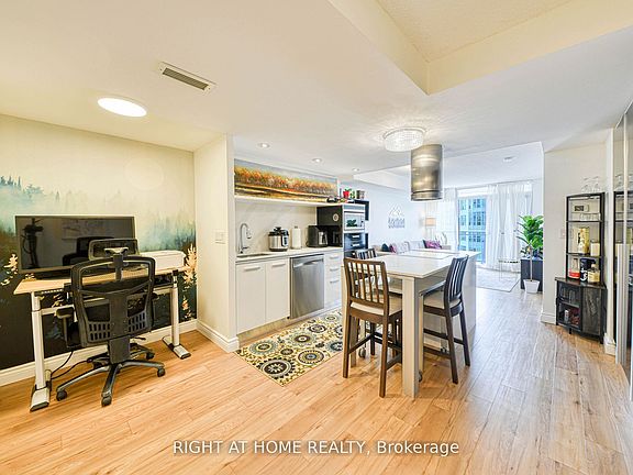 5th image of 38 Dan Leckie Way S #1016