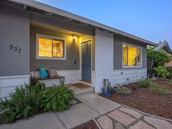 3rd image of 937 Foxglove Dr