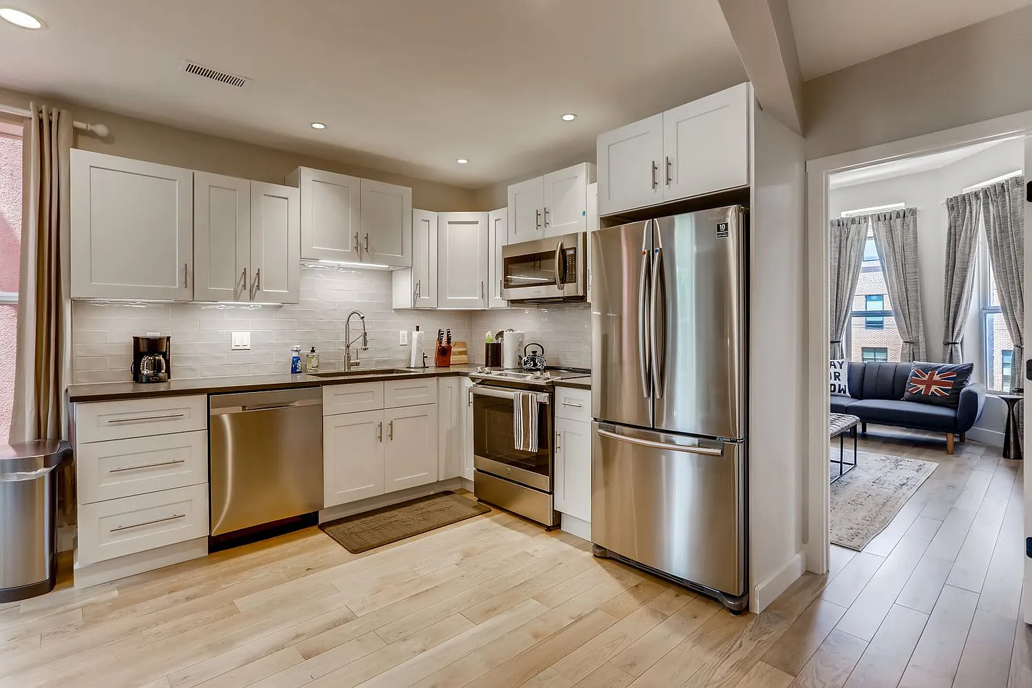 2 bed, 853 sqft, $3,100 — Photo 4