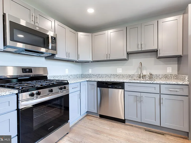 633 Lucia Ave — Photo 5