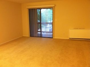 605 Garden Cir APT 5, Streamwood, IL 60107