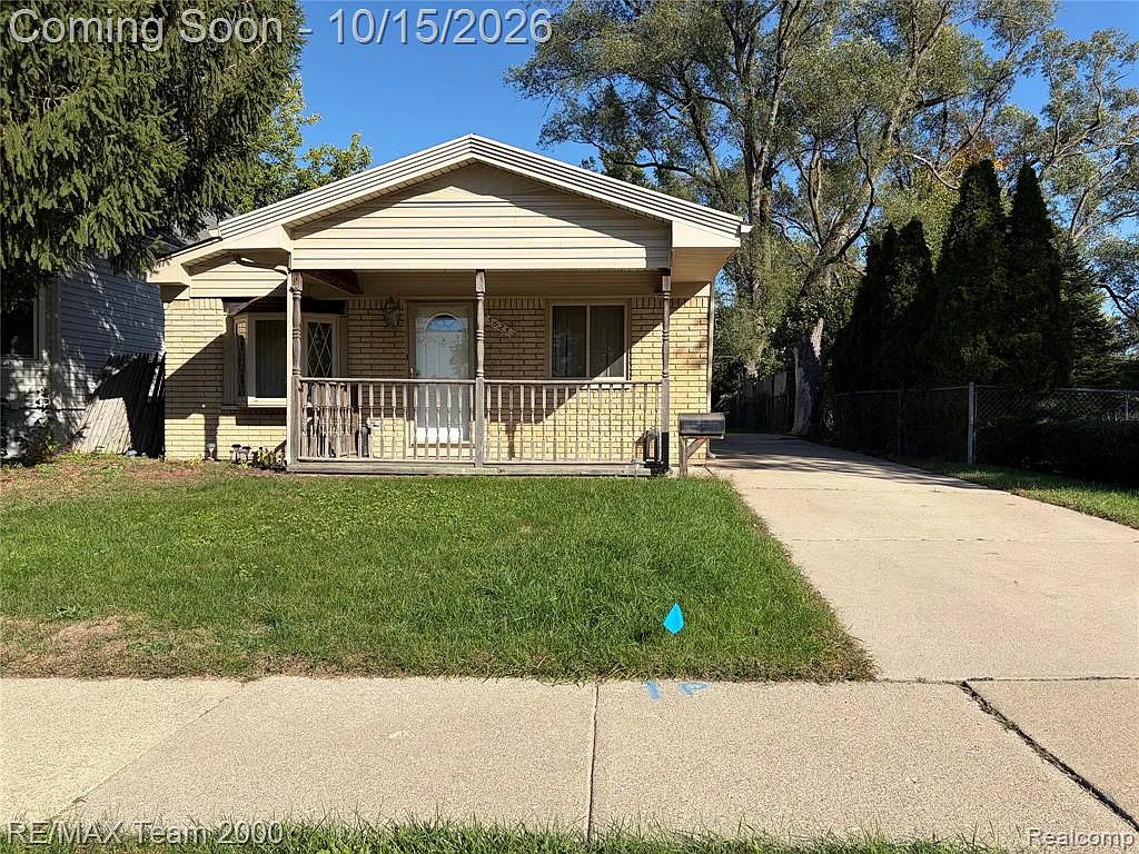 3 bed, 1.0 bath, 1075 sqft, $1,550 — Photo 1