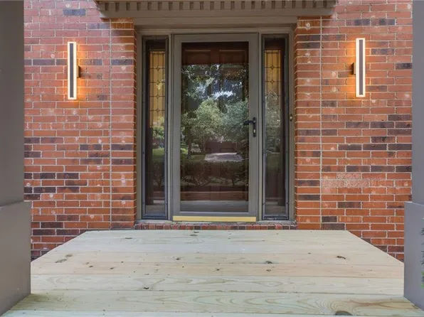 8009 Hallet St, Lenexa, KS 66215