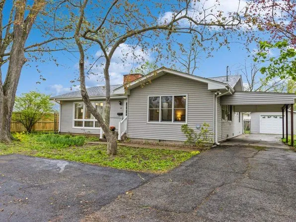 6 Oak Park Ct, Iowa City, IA 52246