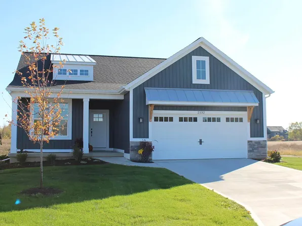 2558 Meadow Ridge Dr, Walker, MI 49534