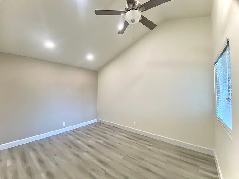34323 Russell Ct — Photo 9