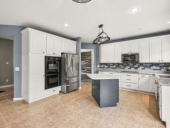 3rd image of 10282 Highmeadow Ln