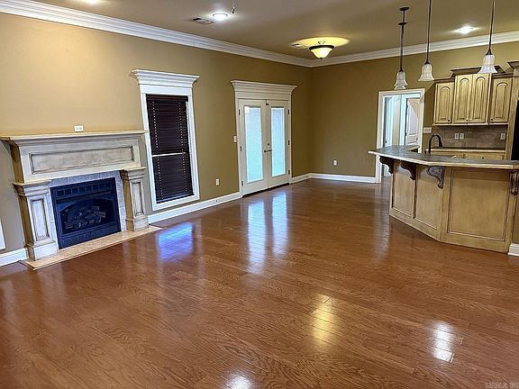 3rd image of 428 Jennifer Ln