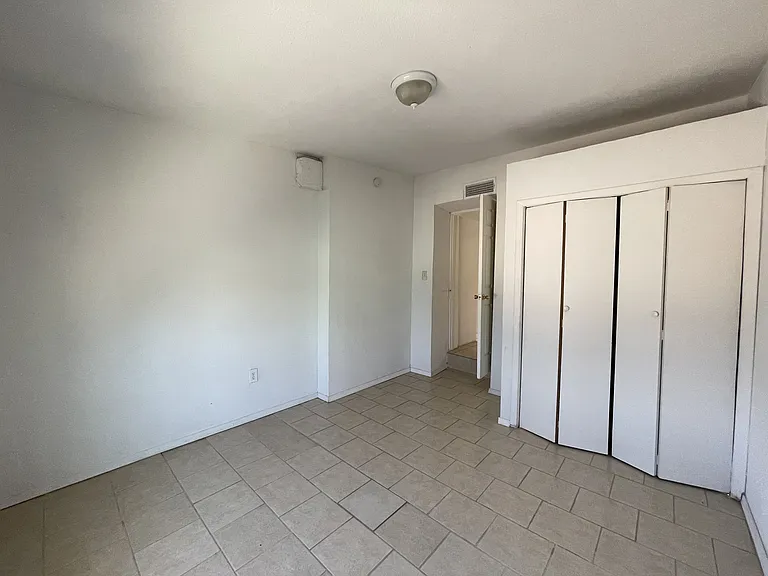 3315 E Missouri Ave — Photo 8