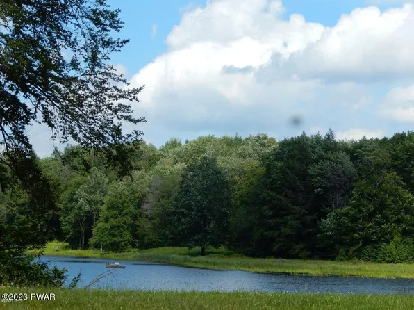 1016&1015 Spotted Fawn Rd, Greentown, PA 18426