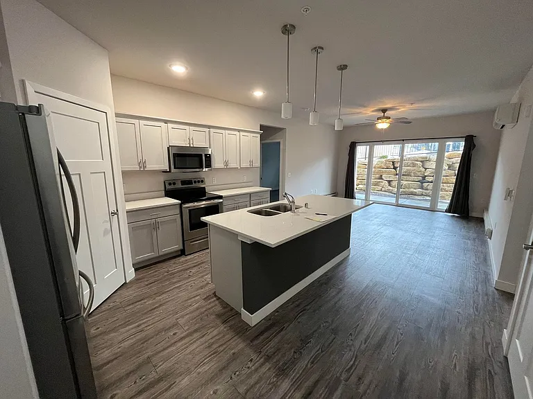 Cottage Grove Commons: Gaston — Photo 104
