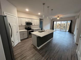 100 W Limestone Pass APT 221, Cottage Grove, WI 53527