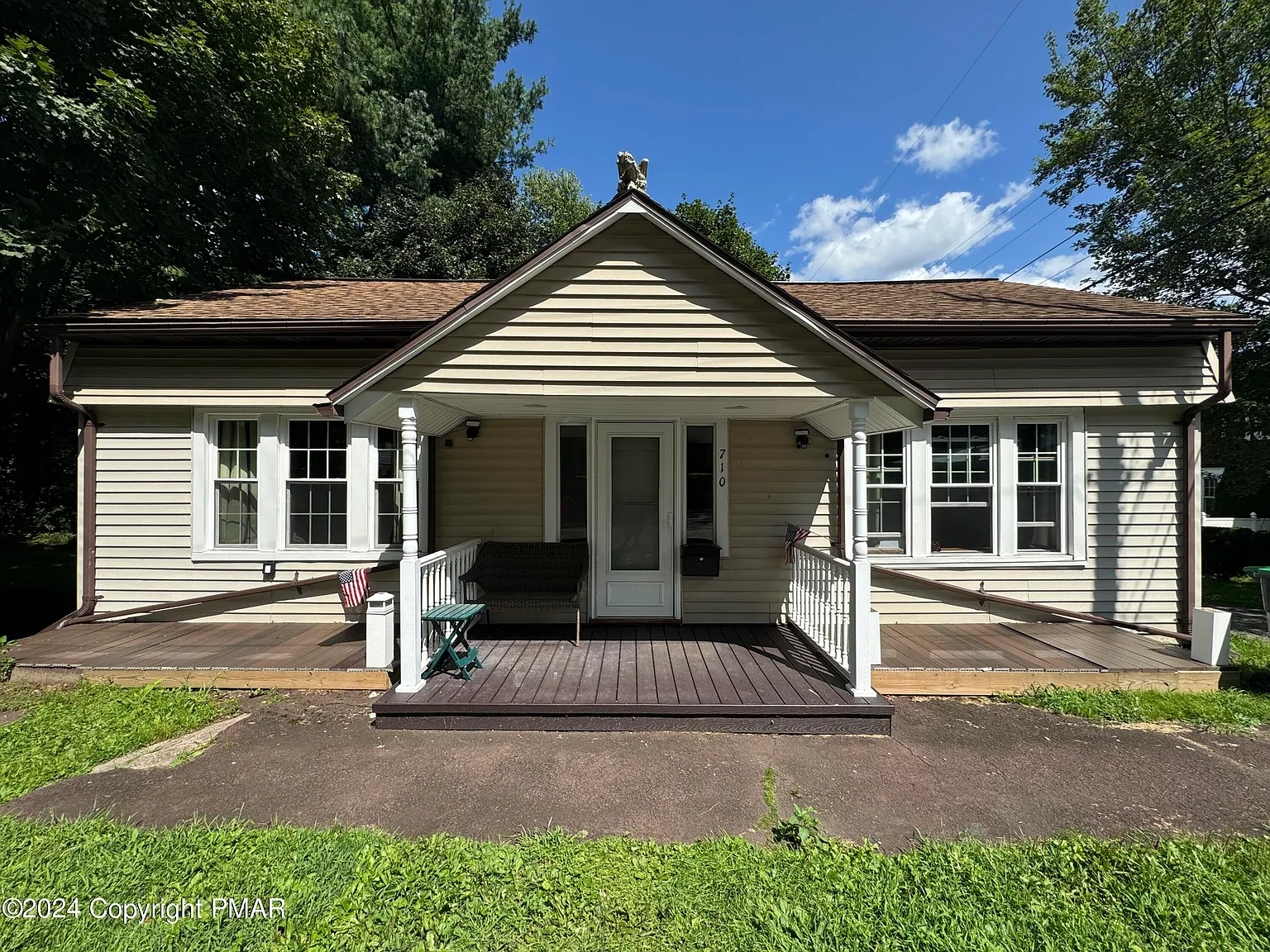 710 Elmira St photo 1