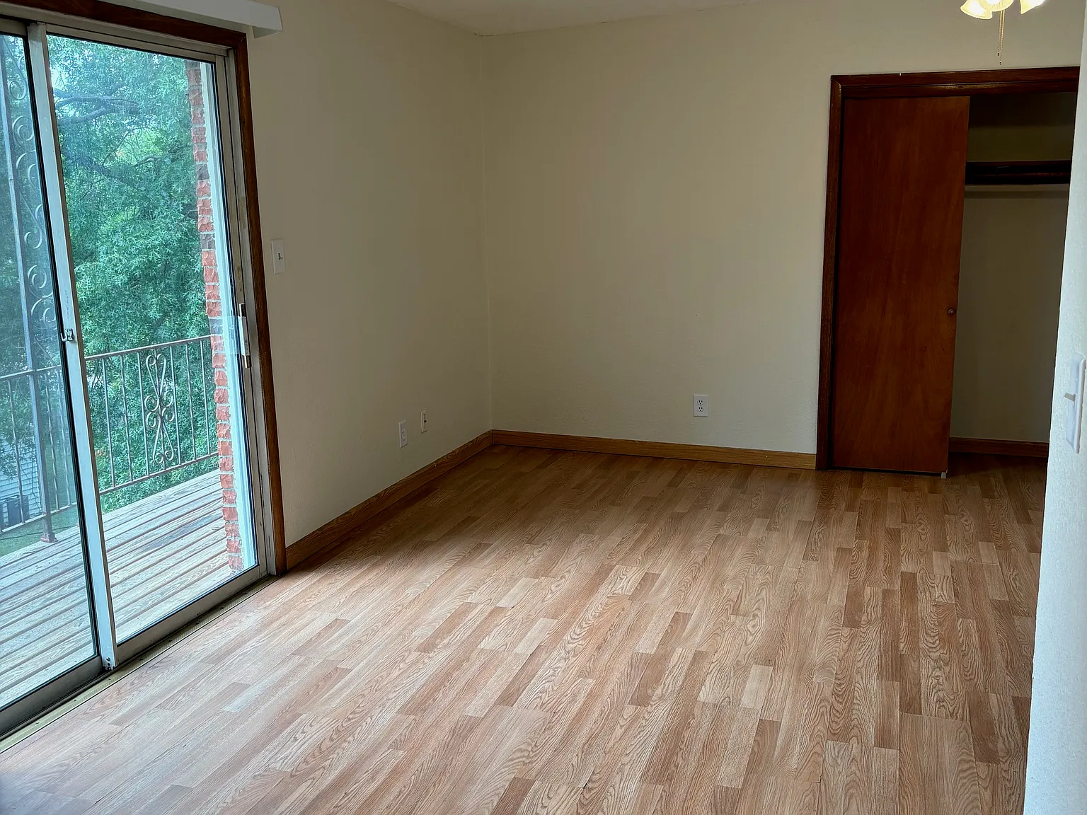 2 bed, 900 sqft, $995 — Photo 4