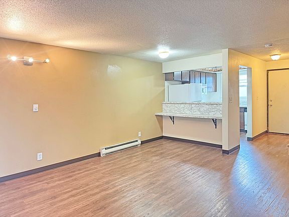 5th image of 479 Monmouth Ave S #5