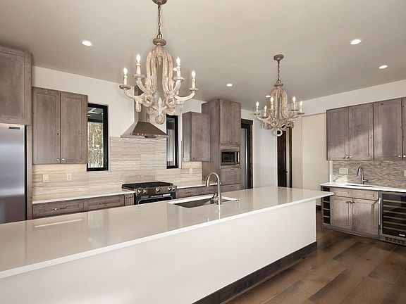 2nd image of 207 Lupine Ln