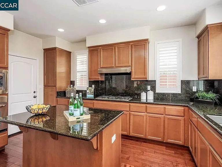 2077 Arlington Way — Photo 4