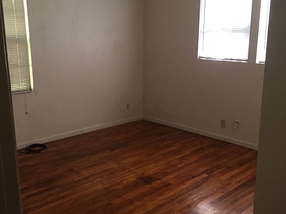 4th image of 107 E Pearl St