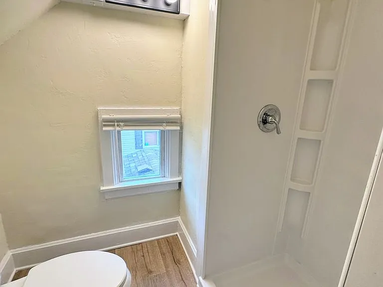 1816 Wollmer St — Photo 13