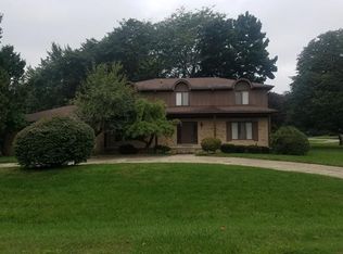 1207 Woodkrest Dr, Flint, MI 48532