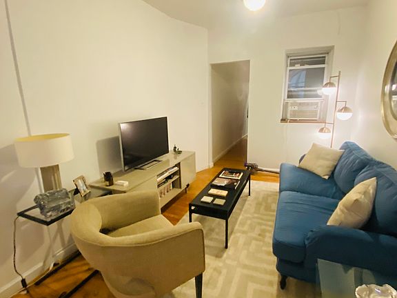 4th image of 255 W 12th St #1EE