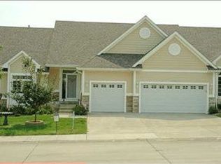 12216 Sunflower Dr, Urbandale, IA 50323