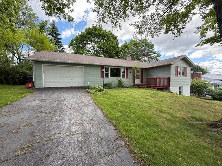 1343 Harris St — Photo 3
