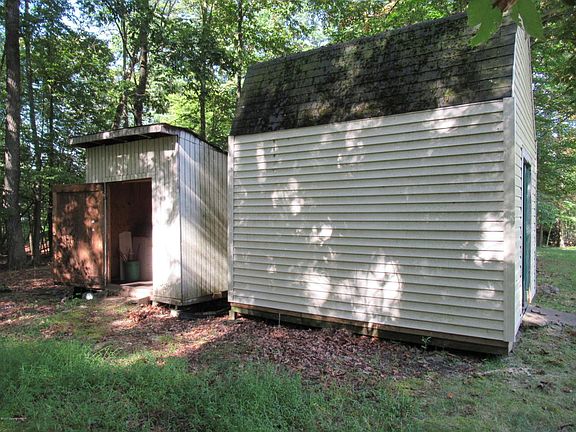 5th image of 144 Dawn Ln