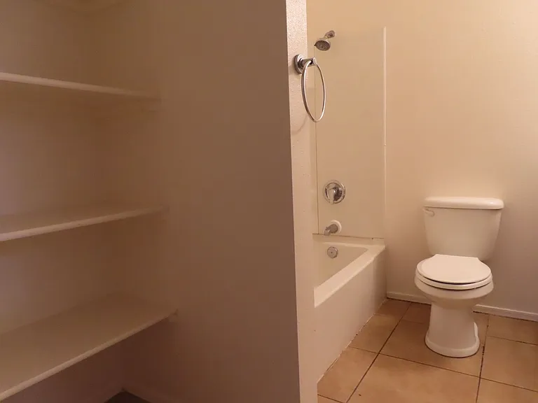 815 E 4th Pl #A — Photo 12