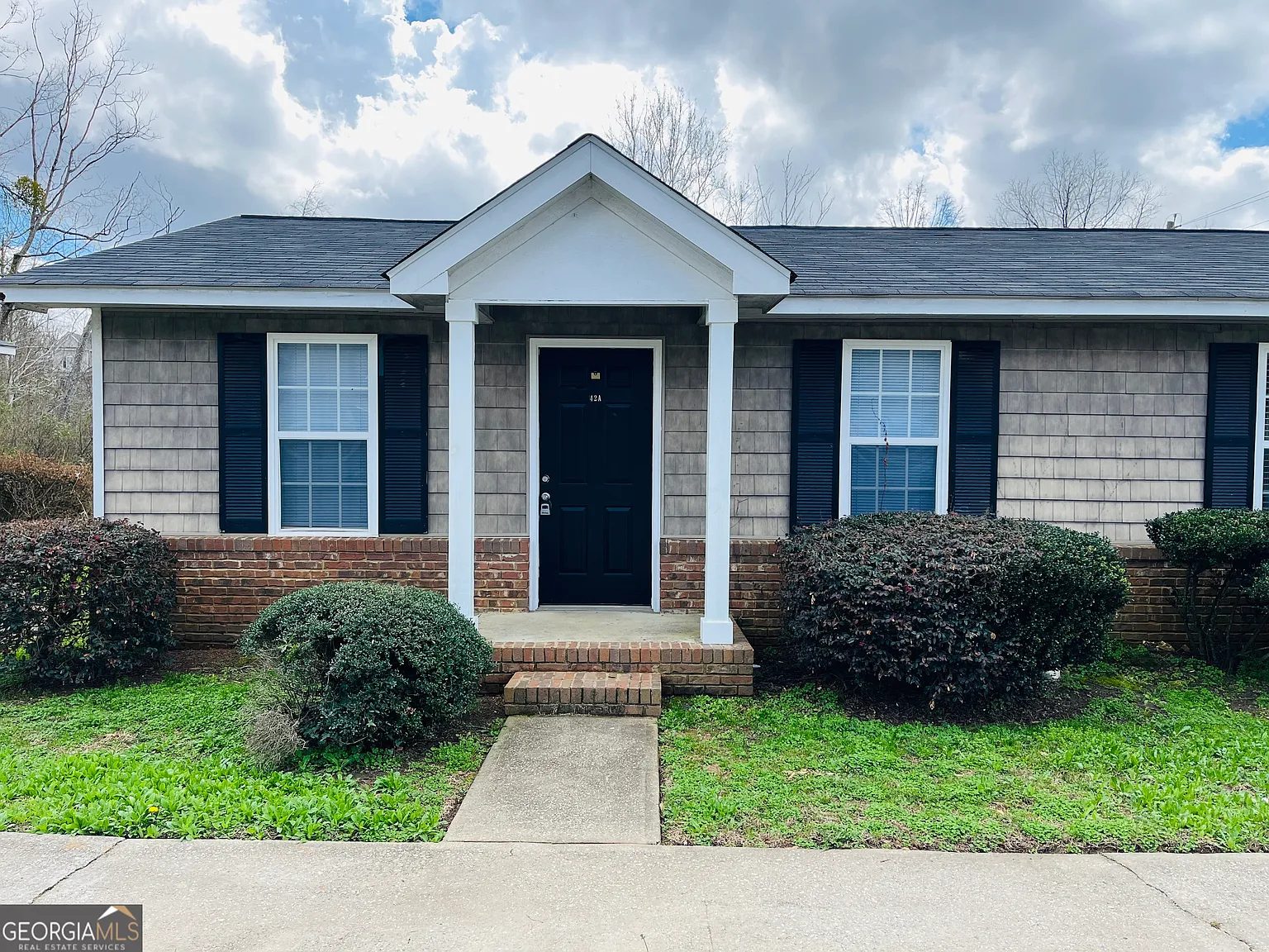 1 bed, 1.0 bath, 600 sqft, $900 — Photo 1