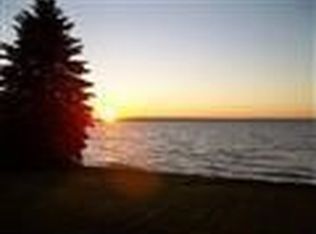 967 Needle Point Dr, Cheboygan, MI 49721