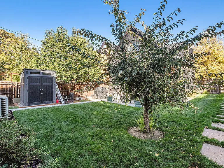 2335 N Lafayette St — Photo 43