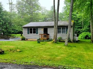1190 Chickadee Dr, Pocono Summit, PA