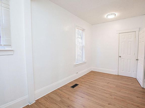 2nd image of 2208 W 20th St #1