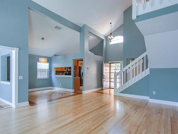 4th image of 2967 Shannon Cir