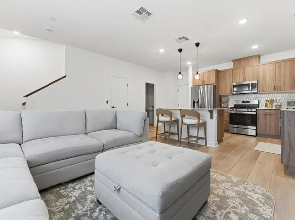 35172 Rangpur Ln, Fallbrook, CA 92028