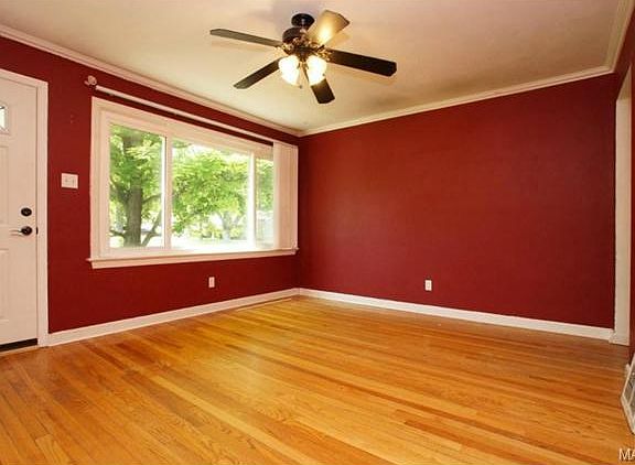 2nd image of 9243 Leith Ave