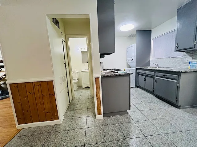 1147 Irving Ave #A — Photo 14