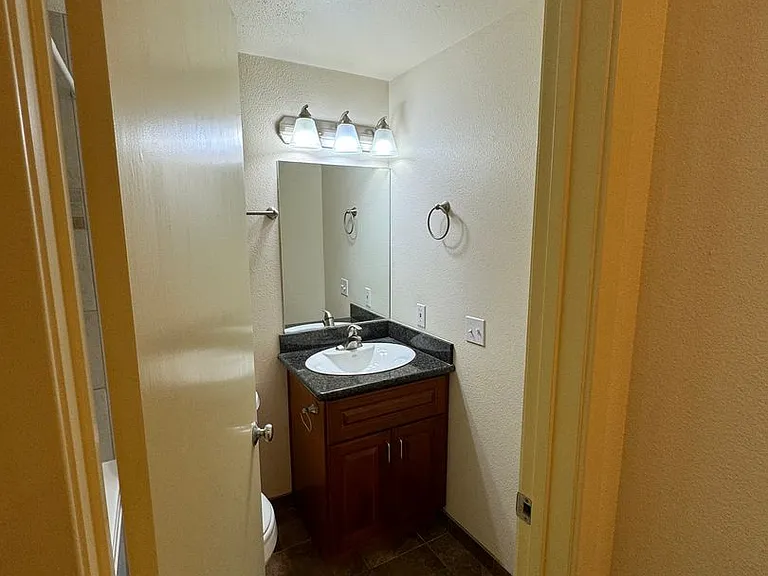 6th Ave Apartments — Photo 69
