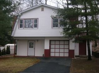 15 Mast Rd, Hopatcong, NJ 07843
