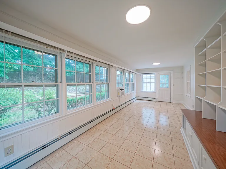 16 Brook St — Photo 25