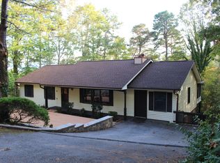 50 E Park Dr, Horse Shoe, NC 28742
