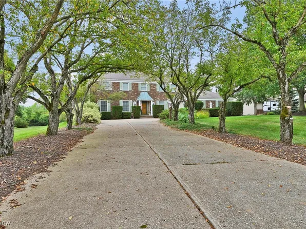 95 Valley Brook Blvd, Hinckley, OH 44233