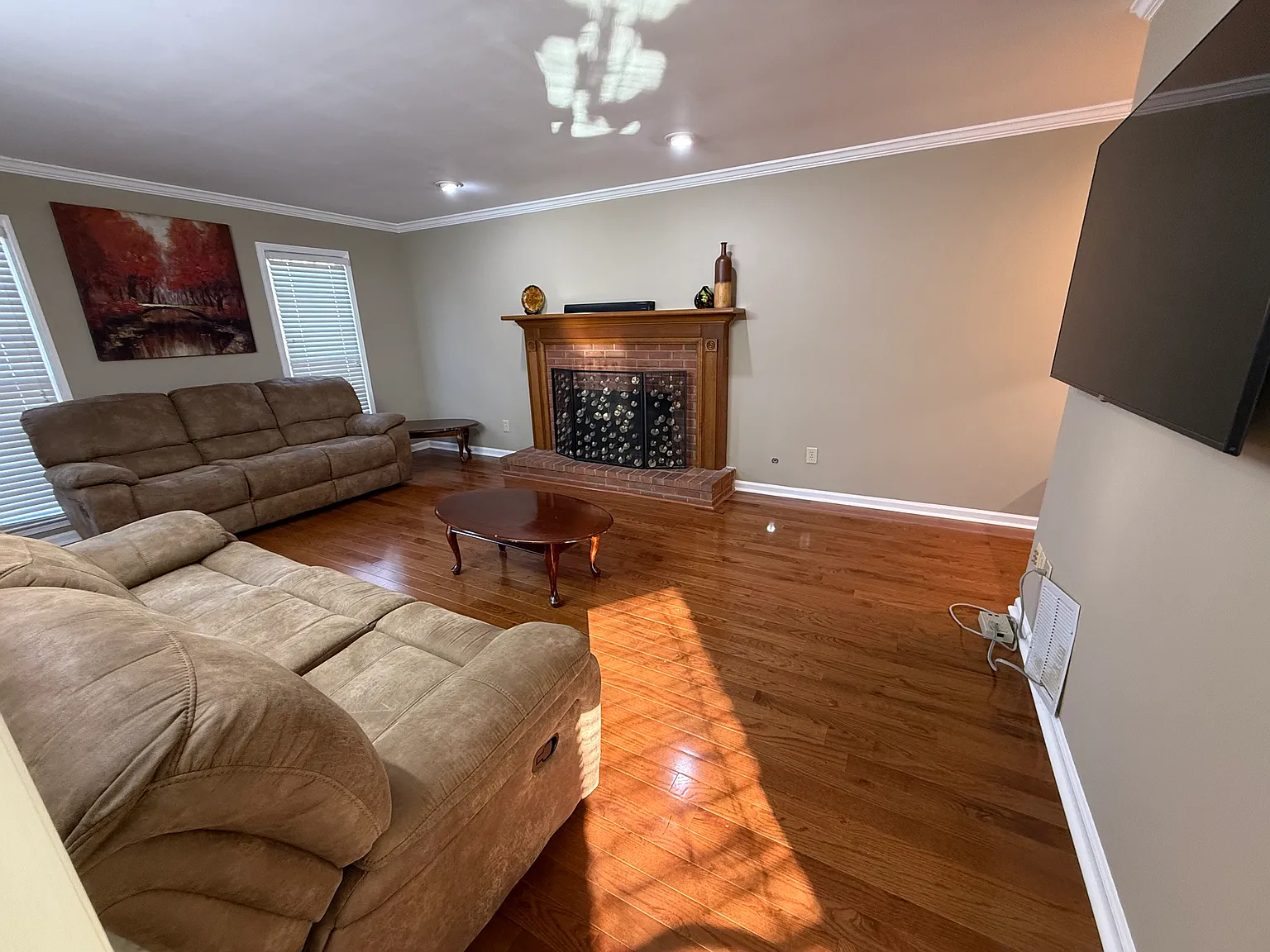 3 bed, 2312 sqft, $3,000 — Photo 3