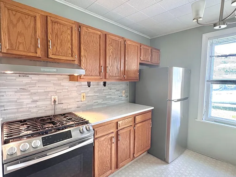 229 E Union Blvd — Photo 34
