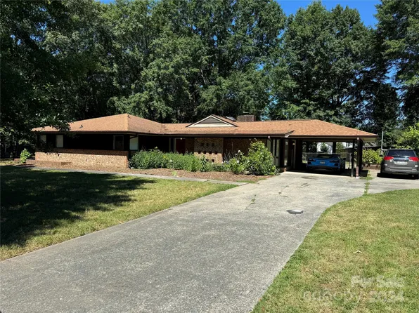 7101 Essington Dr, Charlotte, NC 28270