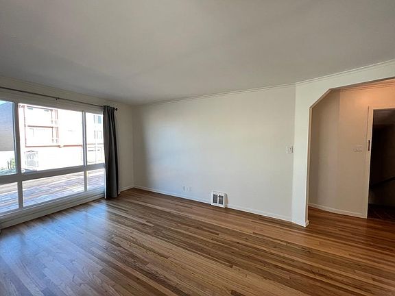 3rd image of 2739-2741 Taraval St #B