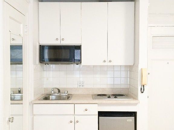 4th image of 314 E 41st St #1407A