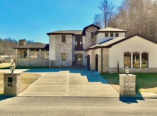 109 Spruce Ln, Pikeville, KY 41501